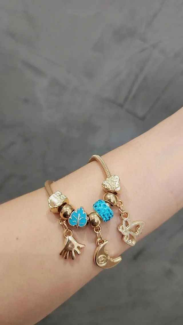 Pulseira Dourada Com Berloques Inspiração Pandora - Modelo 22